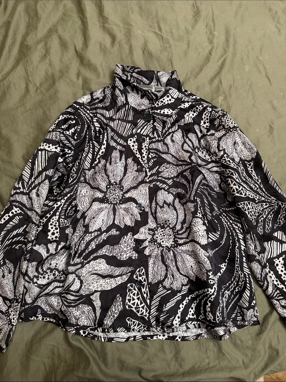 Chico's Black & White Floral blouse Chicos size 3
